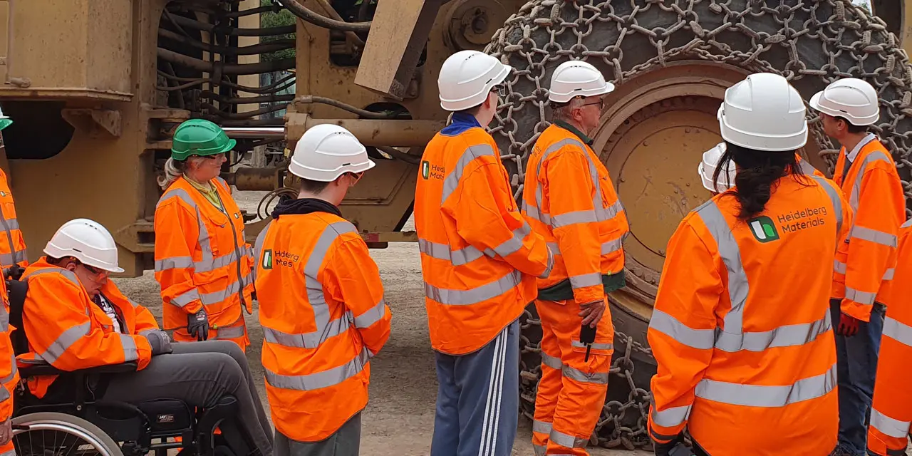 Threeways School visit to Whatley quarry with Earth Science Centre